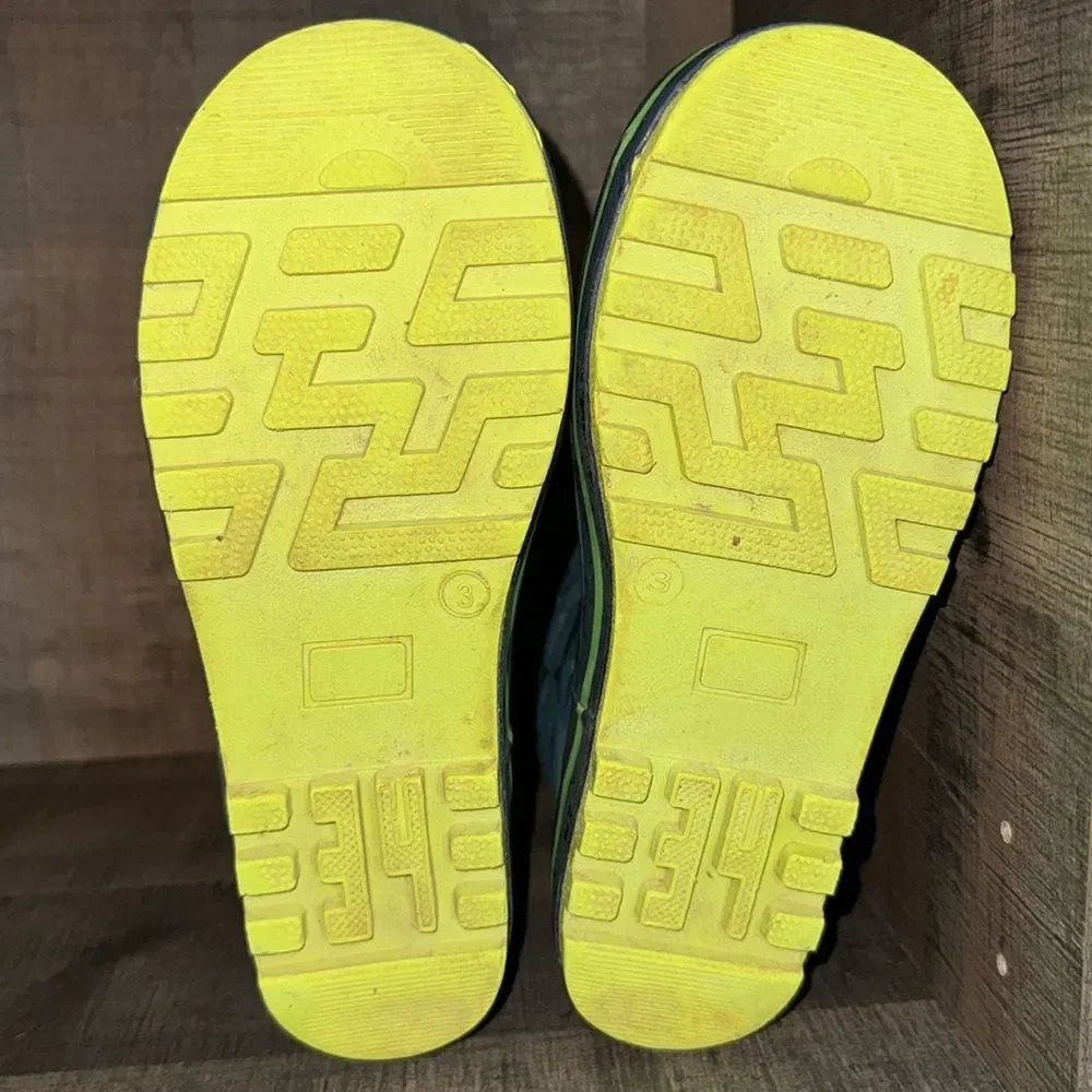 RAIN‎ BOOTS- size 3
